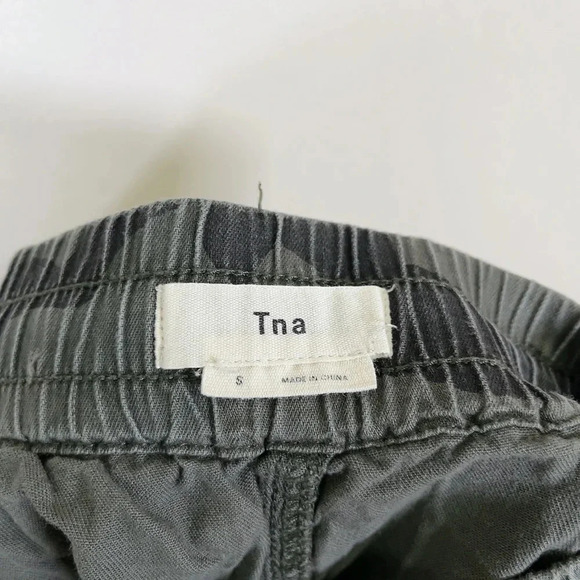 Aritzia Tna Alix Camo Pant - Picture 8 of 13